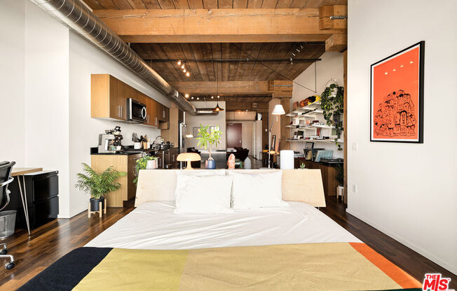 1 bed, 1 bath, 950 sqft, $3,850, Unit 425