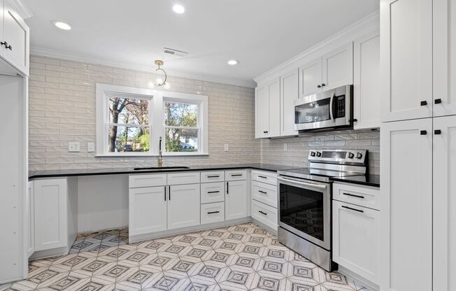 Completely Remodeled SF Home Minutes to NODA and Uptown - 4101 Howie Cir