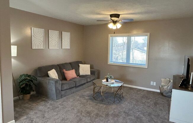 2 beds, 1.5 baths, 680 sqft, $949, Unit 8534