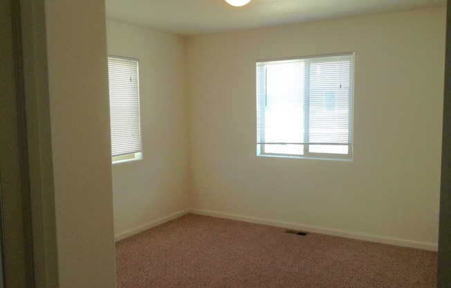 3 BEDROOM, 2.5 BATHROOM, SADDLE RIDGE TWINHOME WITH 2 CAR ATTACHED GARAGE