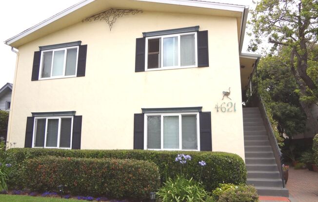 *OPEN HOUSE: 11/16 1:30-2:30PM* 1 BR in University Heights with Onsite Laundry ~ Close to all!