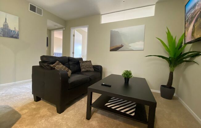 3 beds, 2 baths, 1,100 sqft, $1,600, Unit 1-206 - Deluxe Room