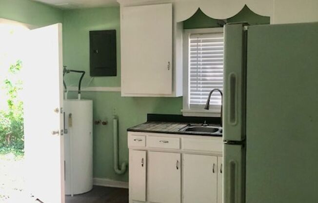 2 beds, 1 bath, $895