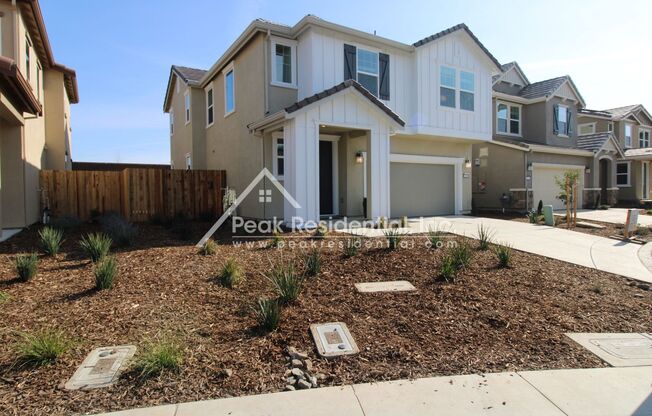 Beautiful Newer Folsom 4bd/2.5ba