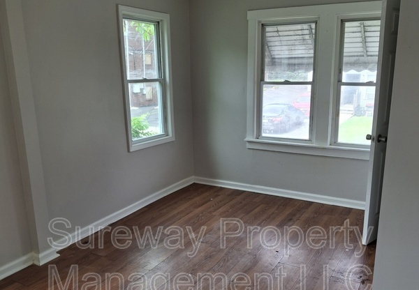 12 BORDEN AVE