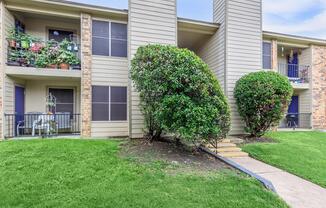 RIVERWOOD APARTMENTS IS A PET-FRIENDLY COMMUNITY