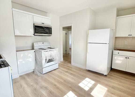 2 beds, 1 bath, 1,000 sqft, $2,600, Unit 2