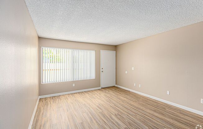 1 bed, 1 bath, 640 sqft, $1,950, Unit 1465 - J