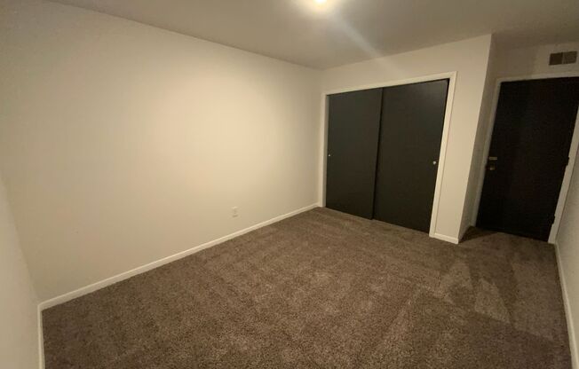 2 beds, 1 bath, 800 sqft, $1,000, Unit 20