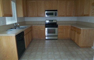 3 beds, 2.5 baths, $2,650