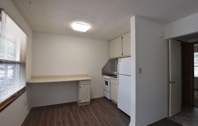 2 beds, 1 bath, 571 sqft, $755