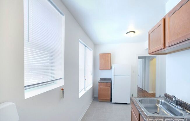 1108 E 82nd