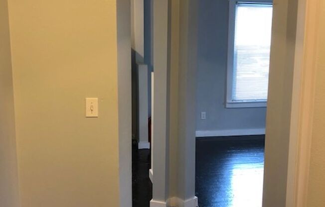 1 bed, 1 bath, 550 sqft, $1,300, Unit 105