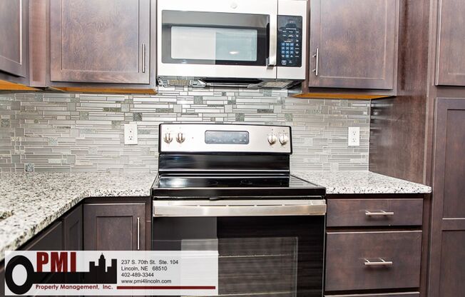 2 beds, 1 bath, $1,000, Unit 4001 Holdrege St. #2