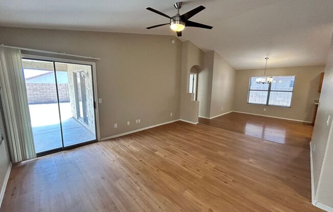 Single Story *NEW* Paint + *NEW* Flooring Desert Ridge Delight!
