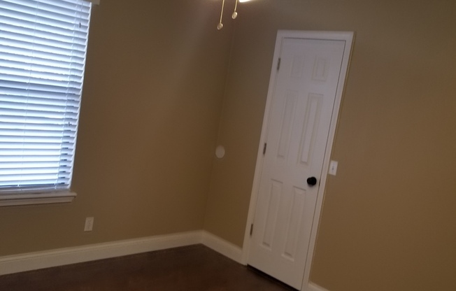 2 beds, 1.5 baths, 1,100 sqft, $1,295