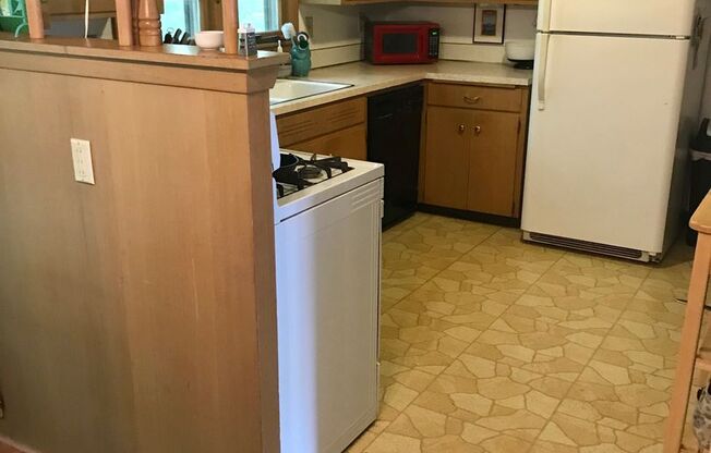 2 beds, 1 bath, $1,100