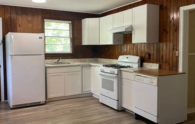 2 beds, 1 bath, $1,650