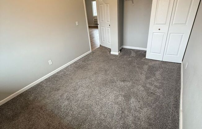 2 beds, 1 bath, $950, Unit Apt 23