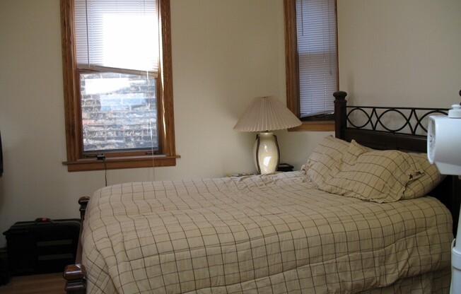 713 W Wrightwood Ave 35