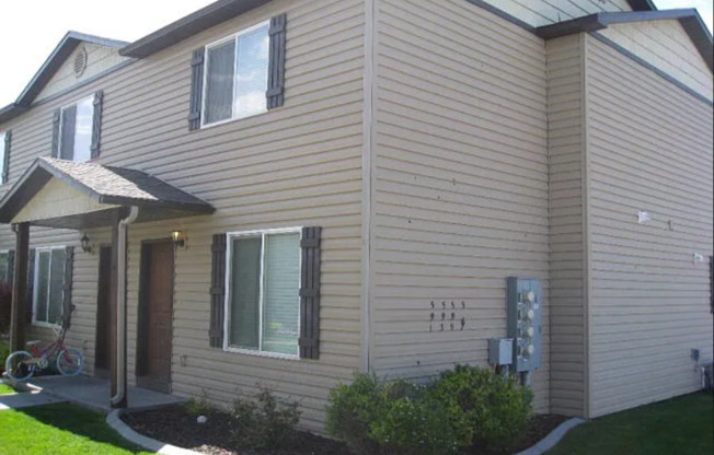 2 bed 1.5 bath Townhome in The Meadows-NEW PAINT AND CARPET LAST YEAR-$150 OFF FIRST MONTHS RENT!!