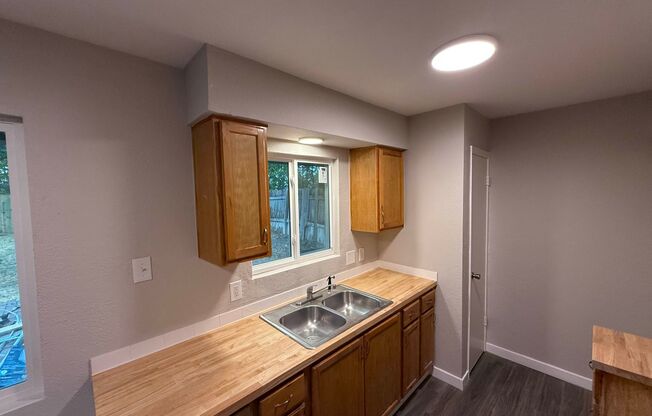 Cozy 4-Bedroom in East Austin!