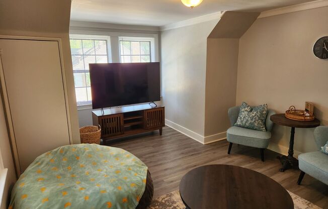 1 bed, 1 bath, 605 sqft, $1,600, Unit Suite #3