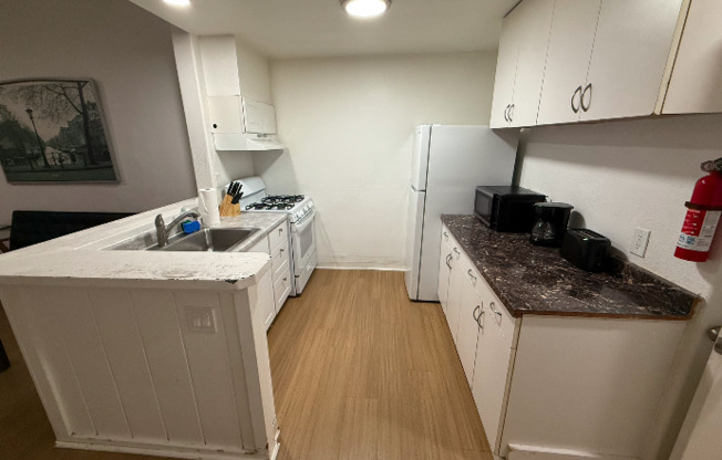 304 E 4 ST