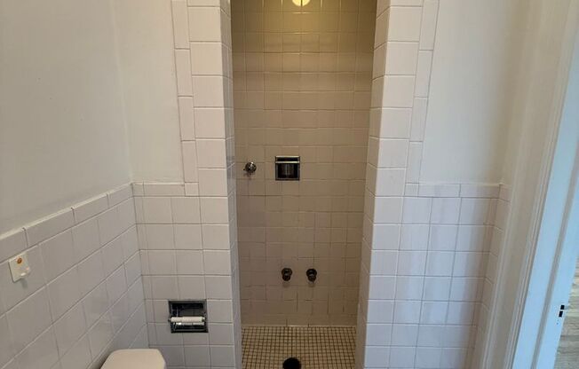 2 beds, 2 baths, 1,303 sqft, $2,200, Unit New King Edward  401