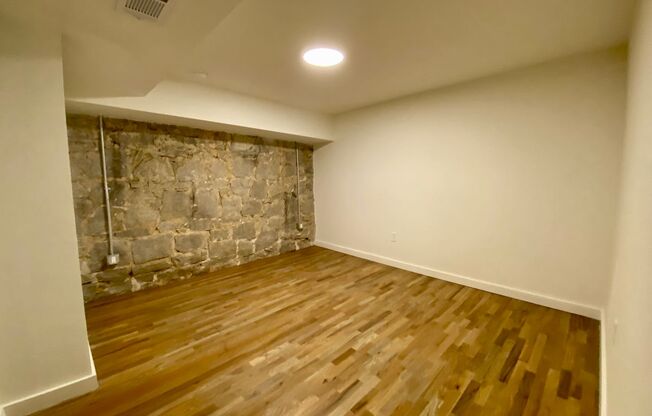 2 beds, 2 baths, 1,005 sqft, $2,567, Unit 013