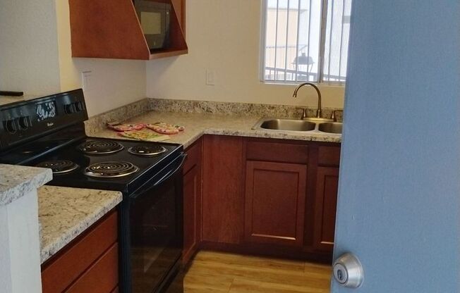 2 beds, 2 baths, 984 sqft, $1,700, Unit 221