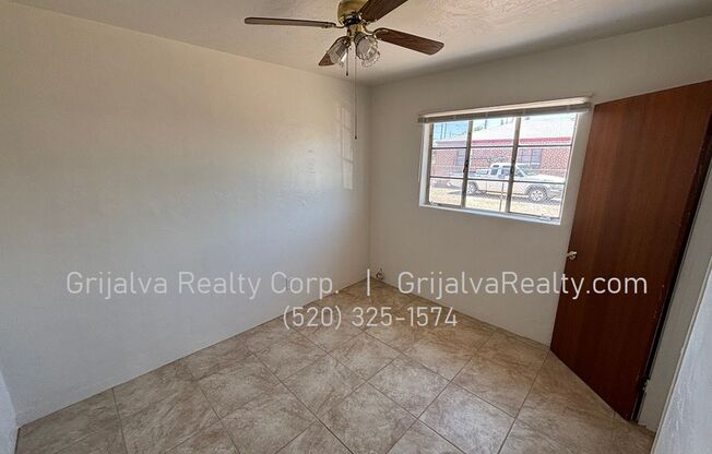 4542 E 20th