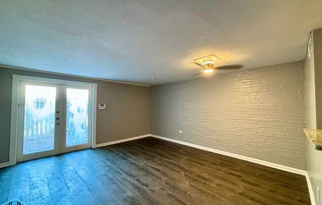 2 beds, 1 bath, $1,300