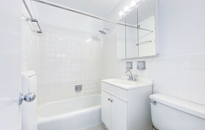 1 bed, 1 bath, 754 sqft, $4,700, Unit 10K