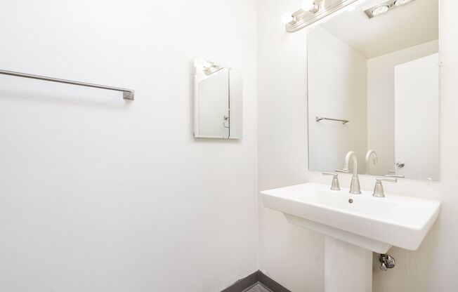 Fairway Downs - Updated Apartments - 1 Month Free!