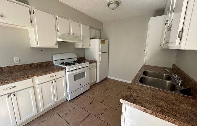 2 beds, 2 baths, $925