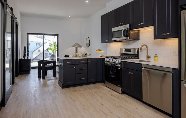 1 bed, 1 bath, 820 sqft, $1,950, Unit 500