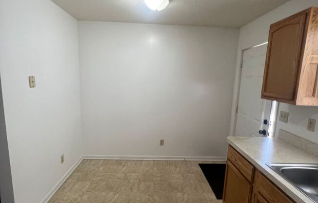 3 beds, 2 baths, $1,500