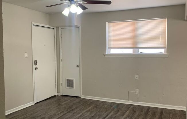 2 beds, 1 bath, 825 sqft, $875, Unit 6124-A