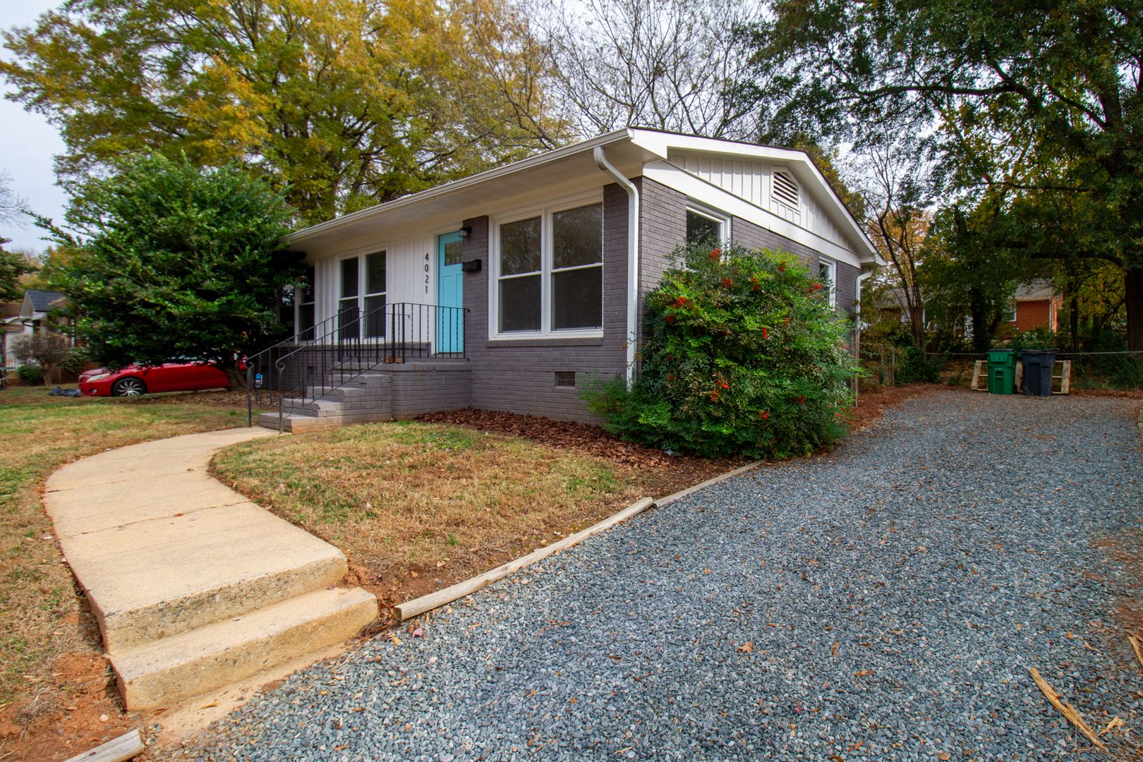 Cozy renovated ranch near Uptown