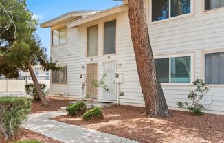 1 Bedroom Townhouse With Hardwood Flooring in Paradise!