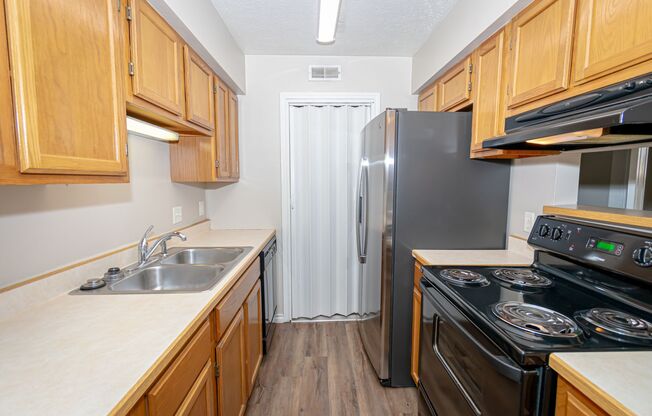 2 beds, 1 bath, 858 sqft, $1,096, Unit K6