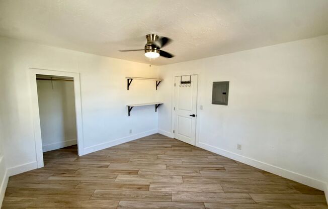 Spacious and Remodeled 2 bed 1 bath with parking!!!