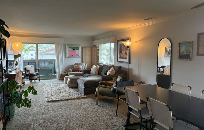 Beautiful corner condo in Lake San Marcos