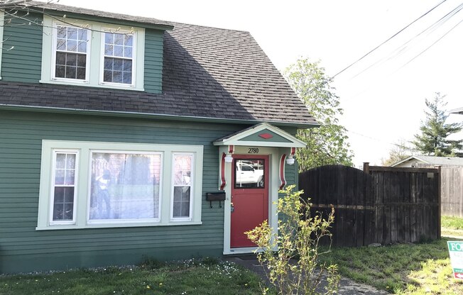 2 Bedroom Duplex Unit in S. Eugene