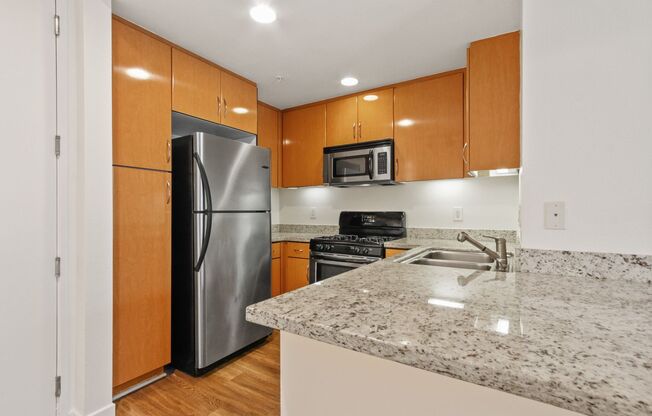 1 bed, 1 bath, 604 sqft, $2,900, Unit 215 P