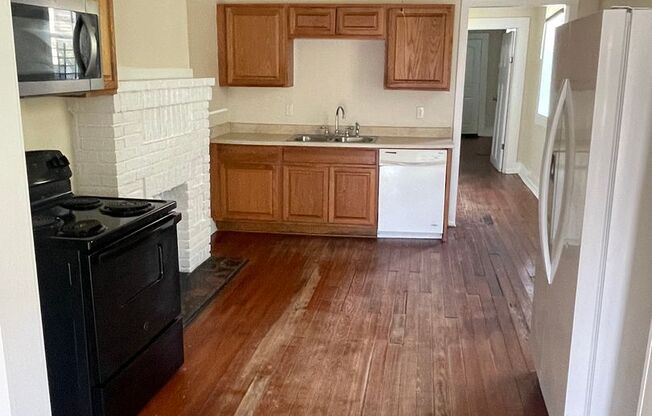 3BD/2BA Independent Bedrooms, W/D Included, Back Courtyard