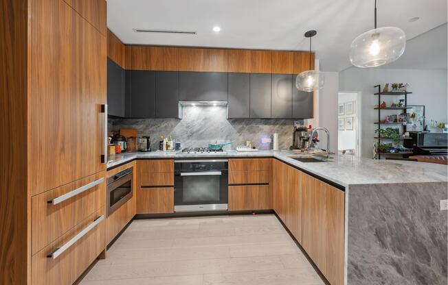 128 W 23 ST