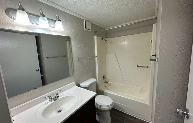 1 bed, 1 bath, 634 sqft, $949, Unit 5991 UD