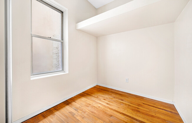 305 E 105 ST